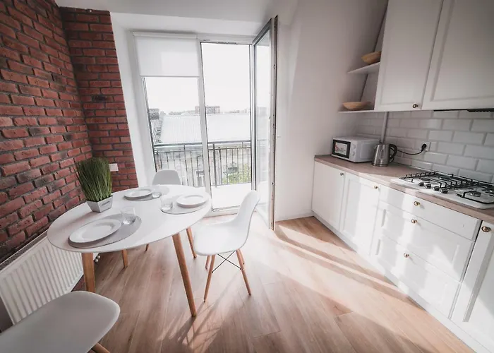 Kostjukowski Lychakivska 70a إلفيف